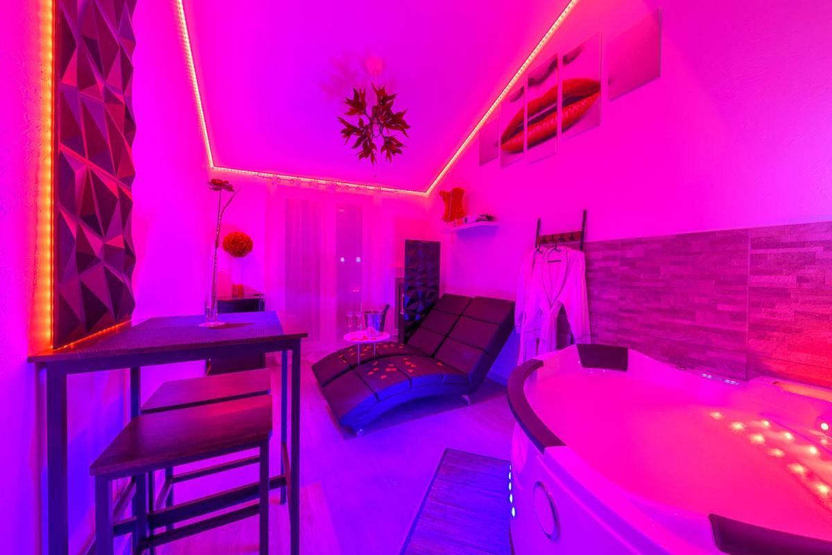 Love Room - Suite Romantique Avec Spa Privatif Le Puy-en-Velay Экстерьер фото