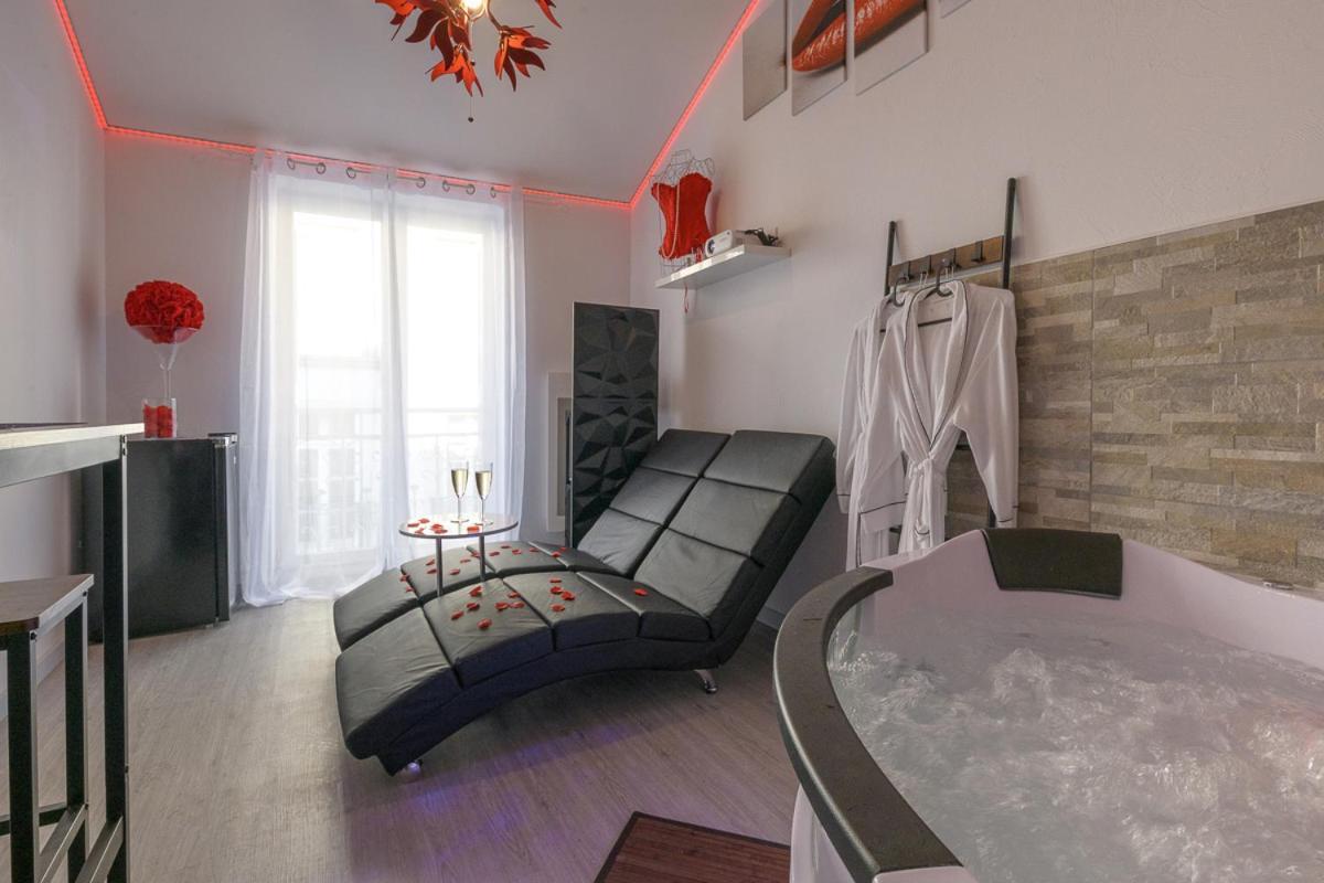 Love Room - Suite Romantique Avec Spa Privatif Le Puy-en-Velay Экстерьер фото