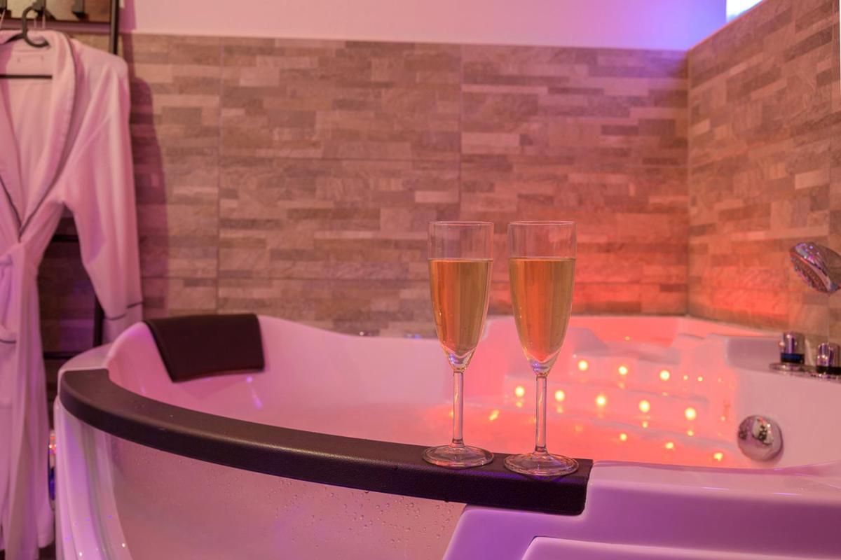 Love Room - Suite Romantique Avec Spa Privatif Le Puy-en-Velay Экстерьер фото