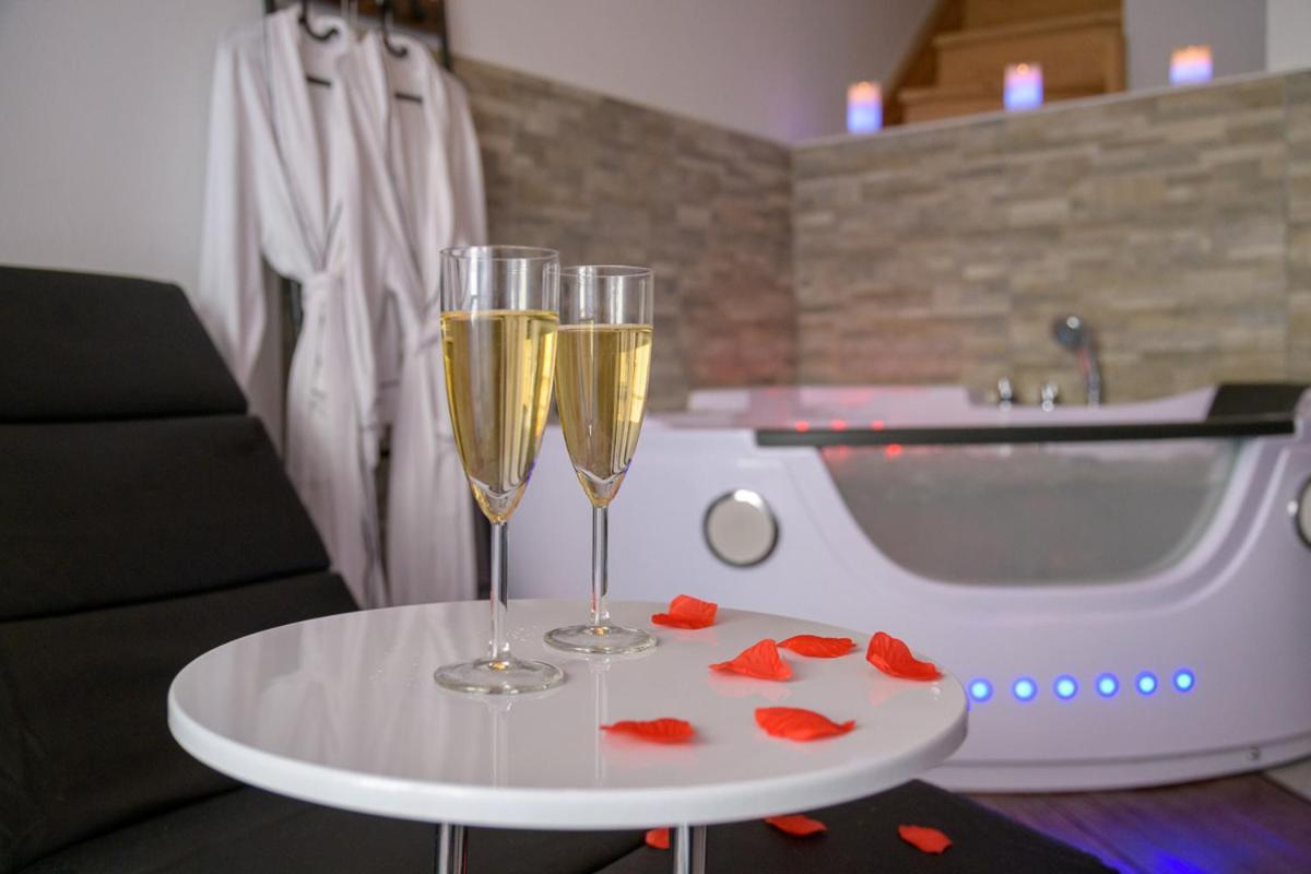 Love Room - Suite Romantique Avec Spa Privatif Le Puy-en-Velay Экстерьер фото